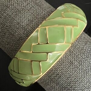 Vintage Green Enamel Gold Tone Hinged Clamper Bangle Bracelet 6.75